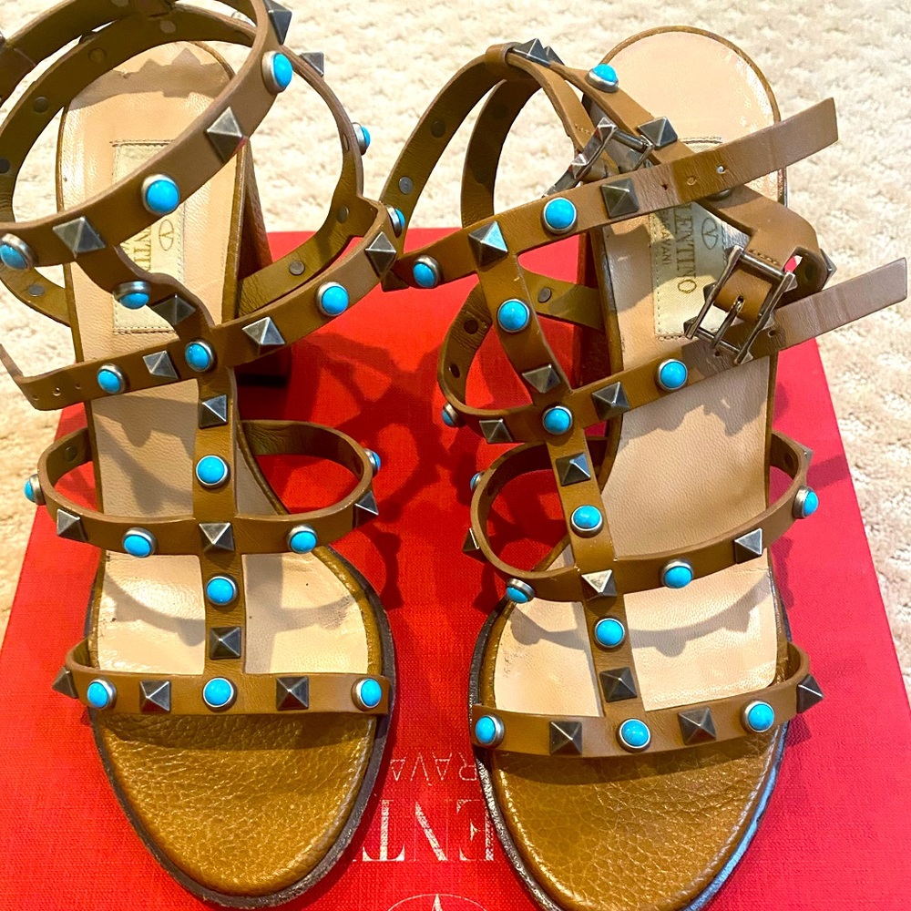 *RARE* Valentino sandals adorned with turquoise